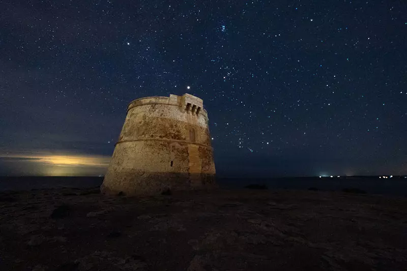 Siti archeologici di Formentera in moto